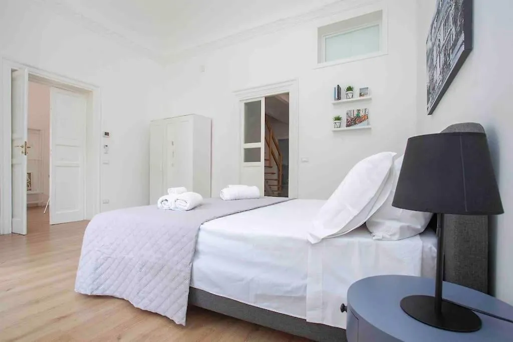 The House Politeama Palermo Historic Center Apartment