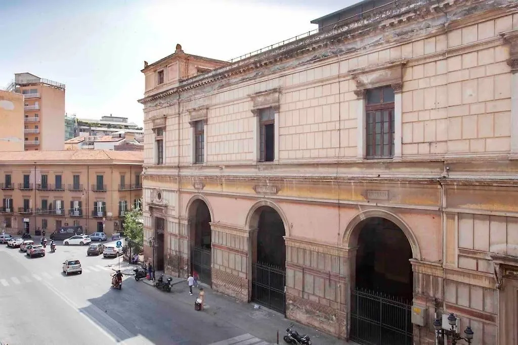 The House Politeama Palermo Historic Center Apartment
